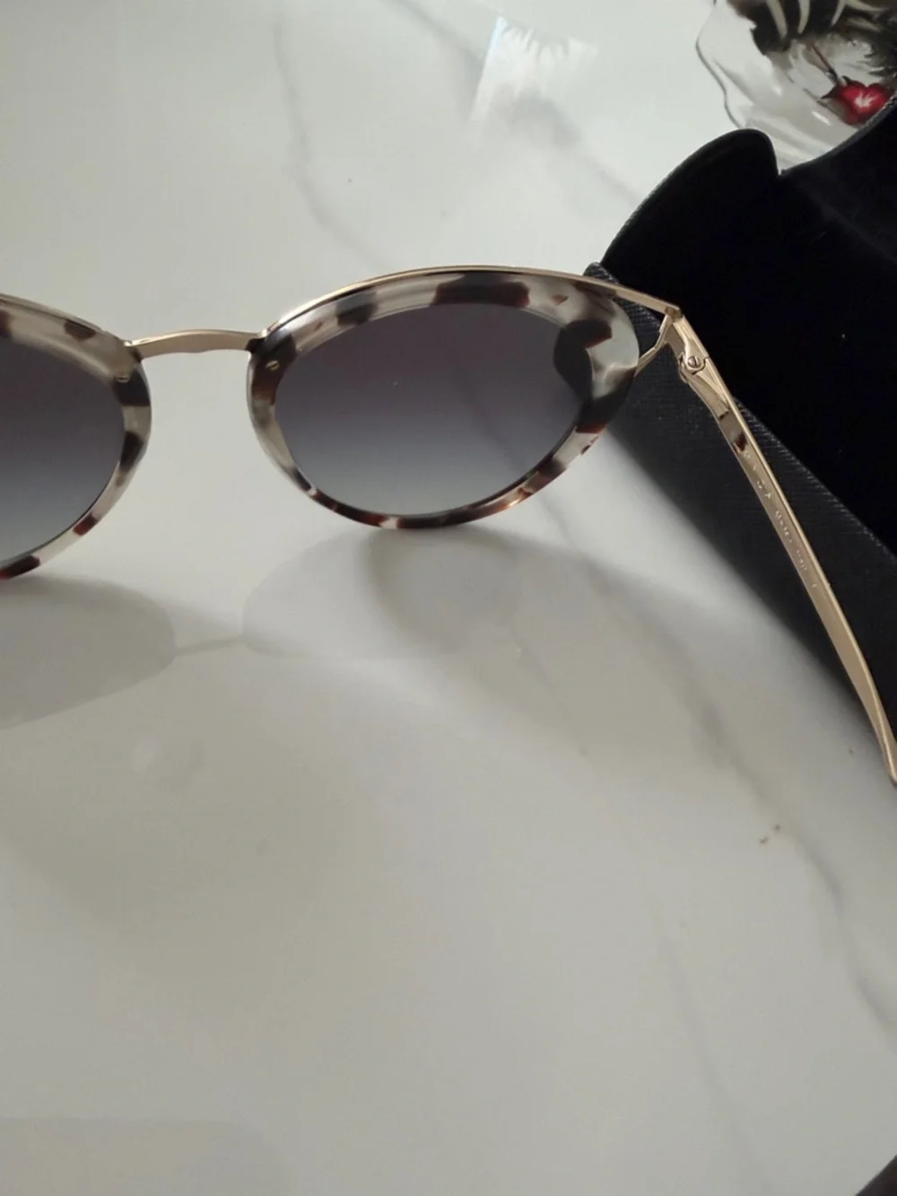 Authentic Prada Tortoiseshell Round Sunglasses Gold Accent Frame - Picture 9 of 15